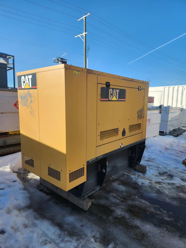 Used 40kW CAT D40-4 Enclosed Diesel Generator | Standby 120/208V